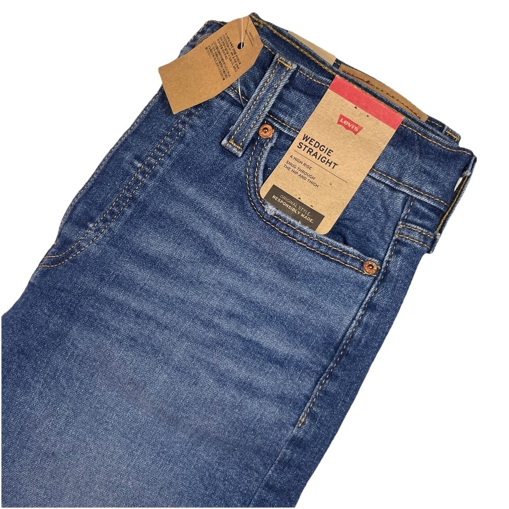 NWT Womans Levi's Premium Wedgie Straight 28x26 Distressed Med Wash